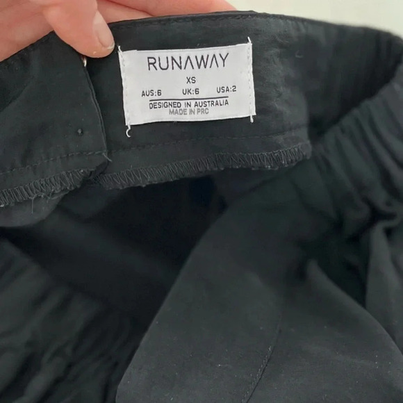 Runaway/💰2 FOR $10💰 Black open back/ Off shoulder top/ Flared arms/ Size US XS/2 - Picture 7 of 12